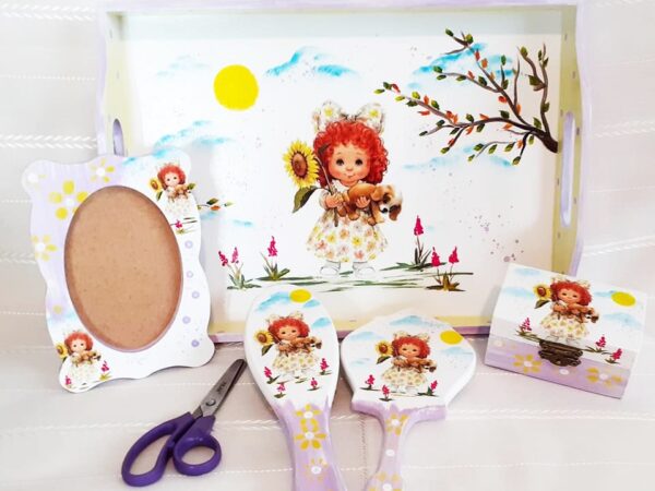 Tavita/set de mot fetita cu parul cret