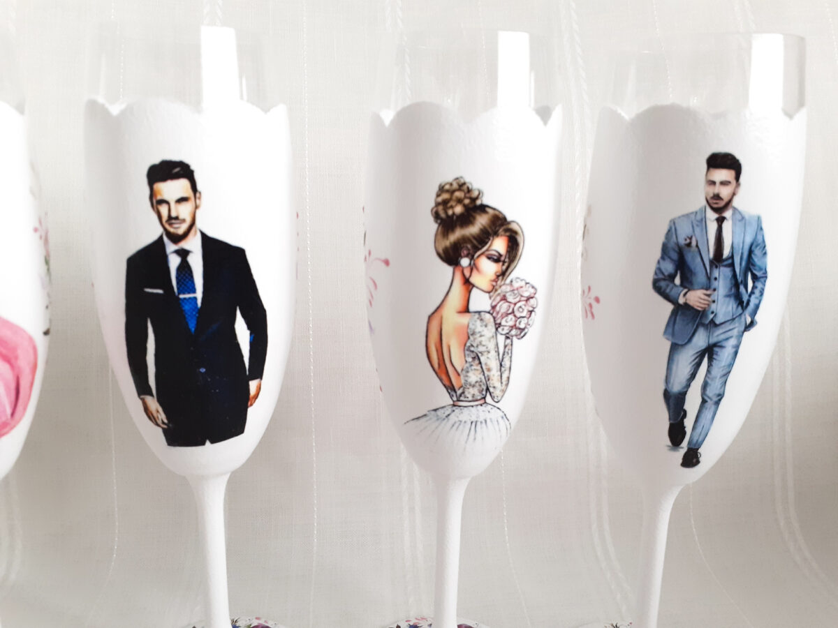 Pahare de nunta personalizate cu nasa in rochie ciclam - imagine 2