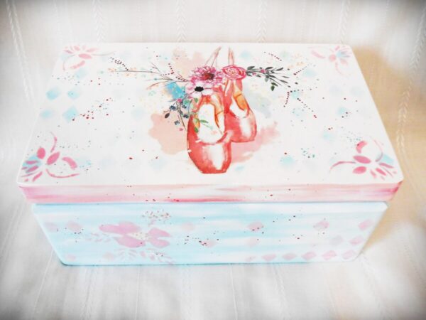 Cutie pentru amintiri, tema balerina