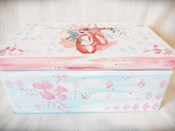 Cutie pentru amintiri, tema balerina