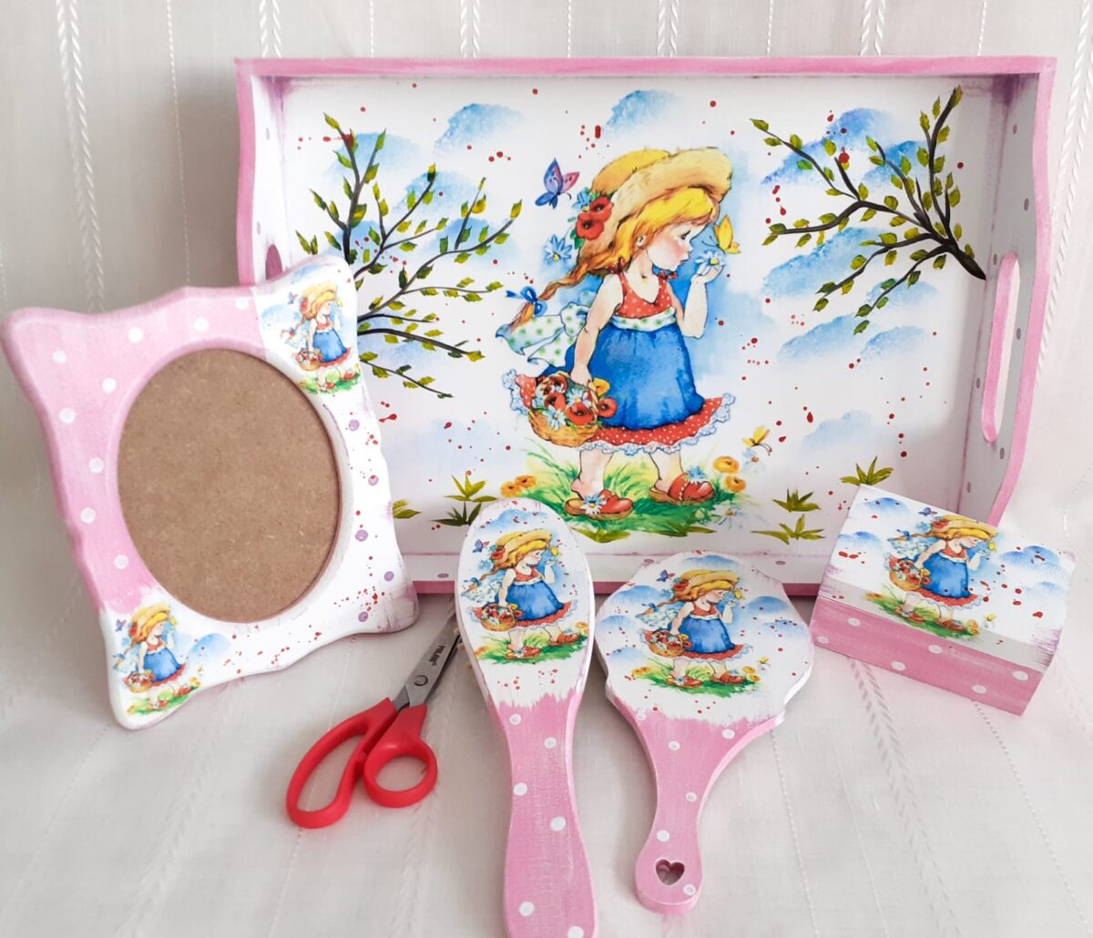 Tavita/set de mot fetita, tema vara, fetita cu palarie