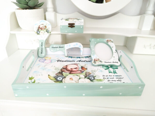 Tavita/set de mot baietel, ursulet in masinuta verde