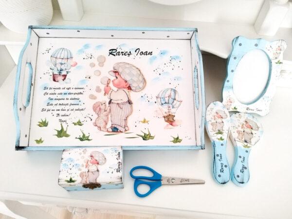 Tavita/set de mot, baietelul cu bascuta in carouri