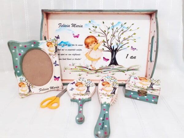 Tavita/set de mot fetita cu pom și fluturi