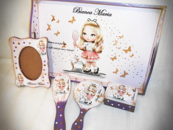 Tavita/set de mot fetita cu fetița cochetă