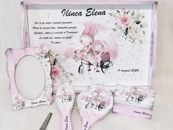 Tavita/set de mot fetita cu iepurași pe bicicletă