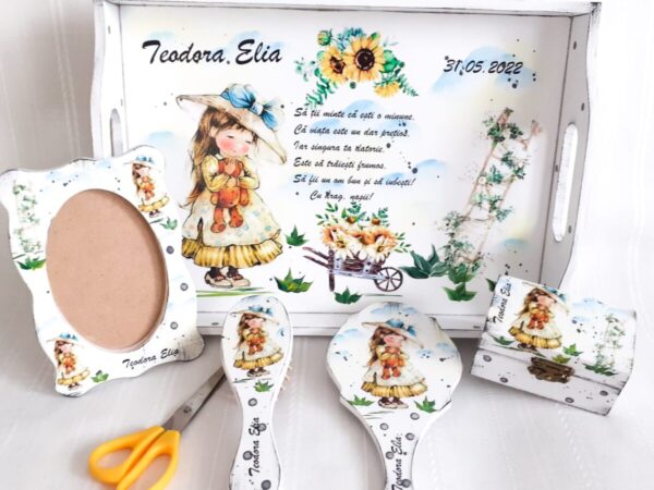 Tavita/set de mot fetita cu flori și scară