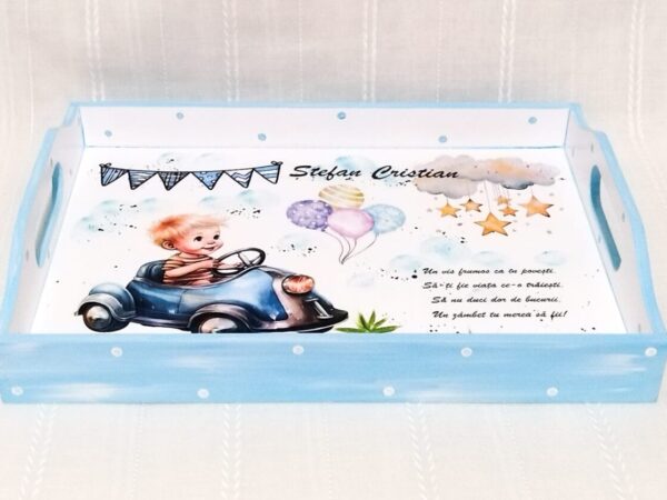 Tavita/set de mot baietel conducând mașina