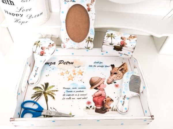 Tavita/set de mot cu baietel și girafă