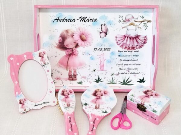 Tavita/set de mot cu fetita în roz