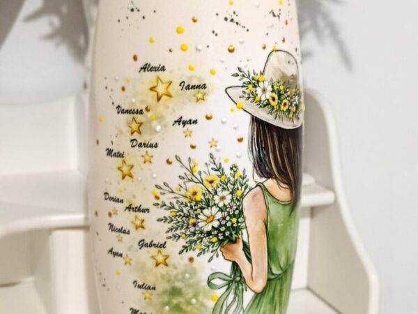 Vază personalizată cu numele copiilor – cadou pentru educatoare sau învățătoare