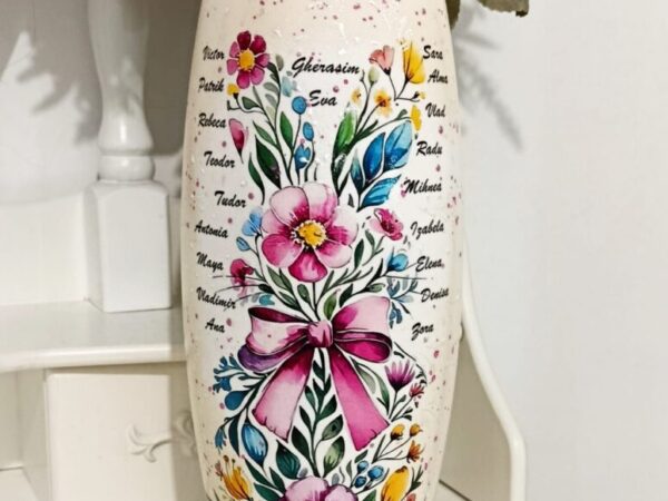 Vază personalizată cu iepuraș floral – cadou pentru educatoare sau învățătoare