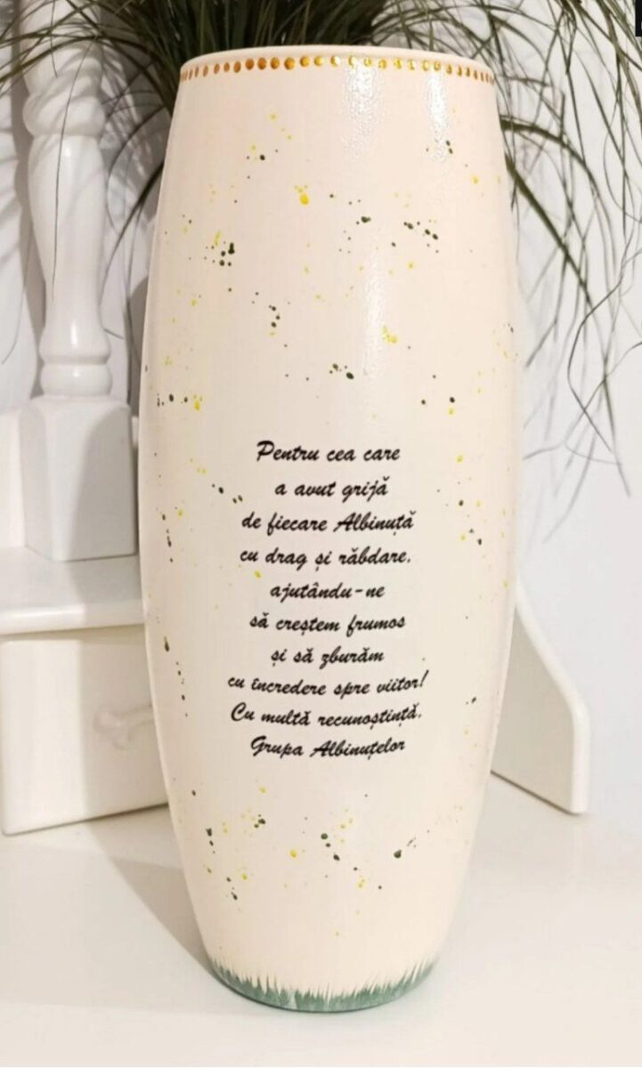 Vaza personalizata cu albinute - cadou pentru educatoare - imagine 2