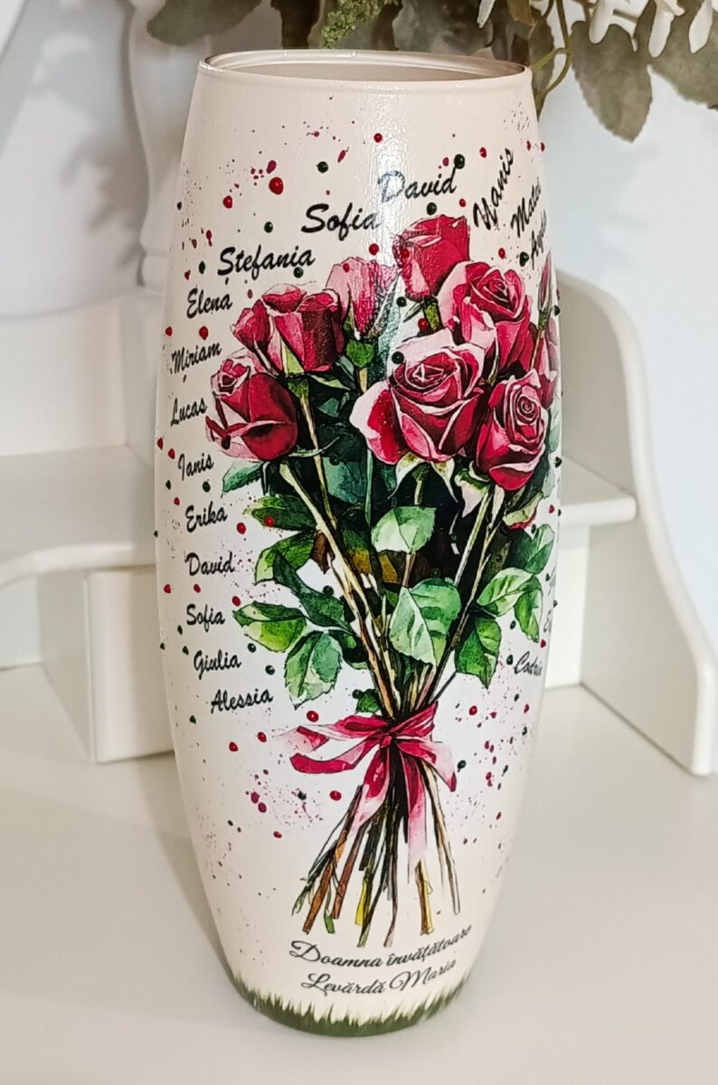 Vaza personalizată cu trandafiri și numele copiilor - imagine 2