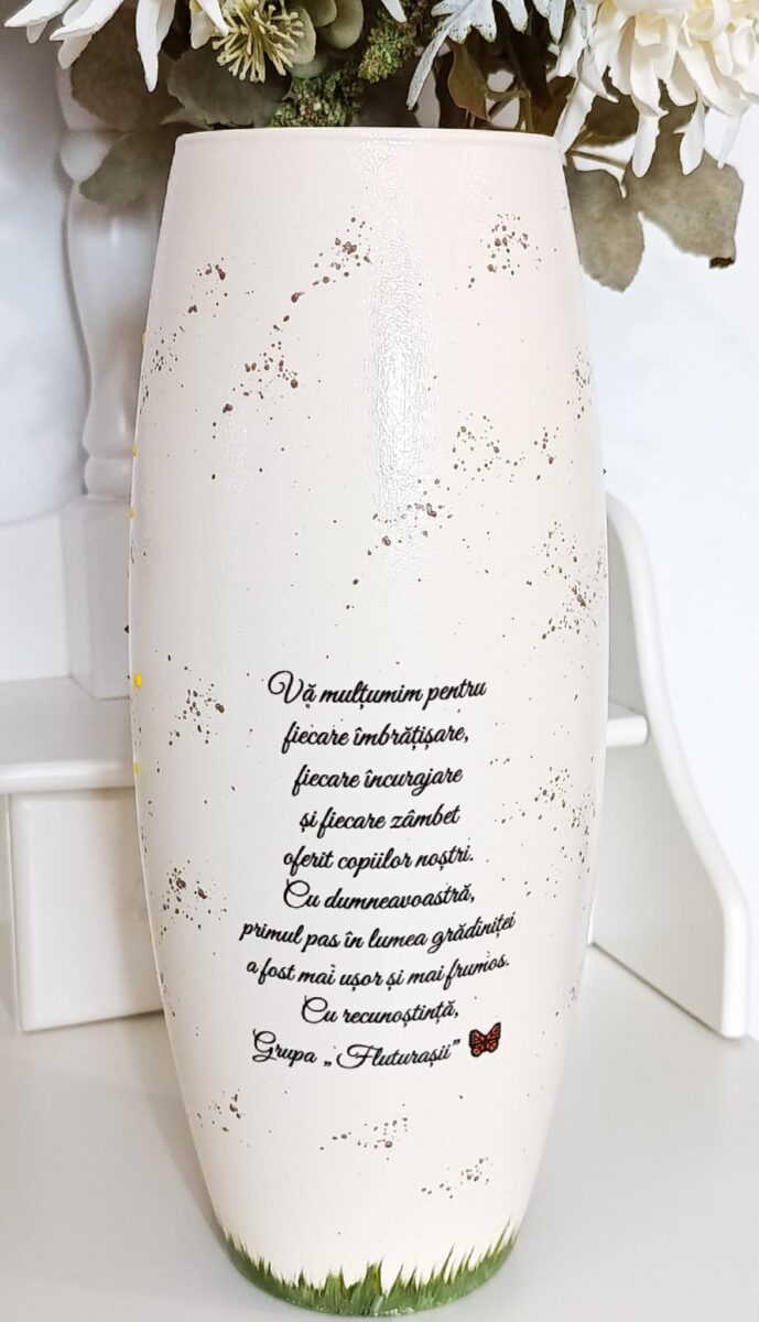 Vaza personalizată pentru Grupa Fluturașilor - imagine 3