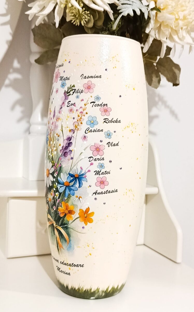 Vază personalizată cu flori și numele copiilor - imagine 3