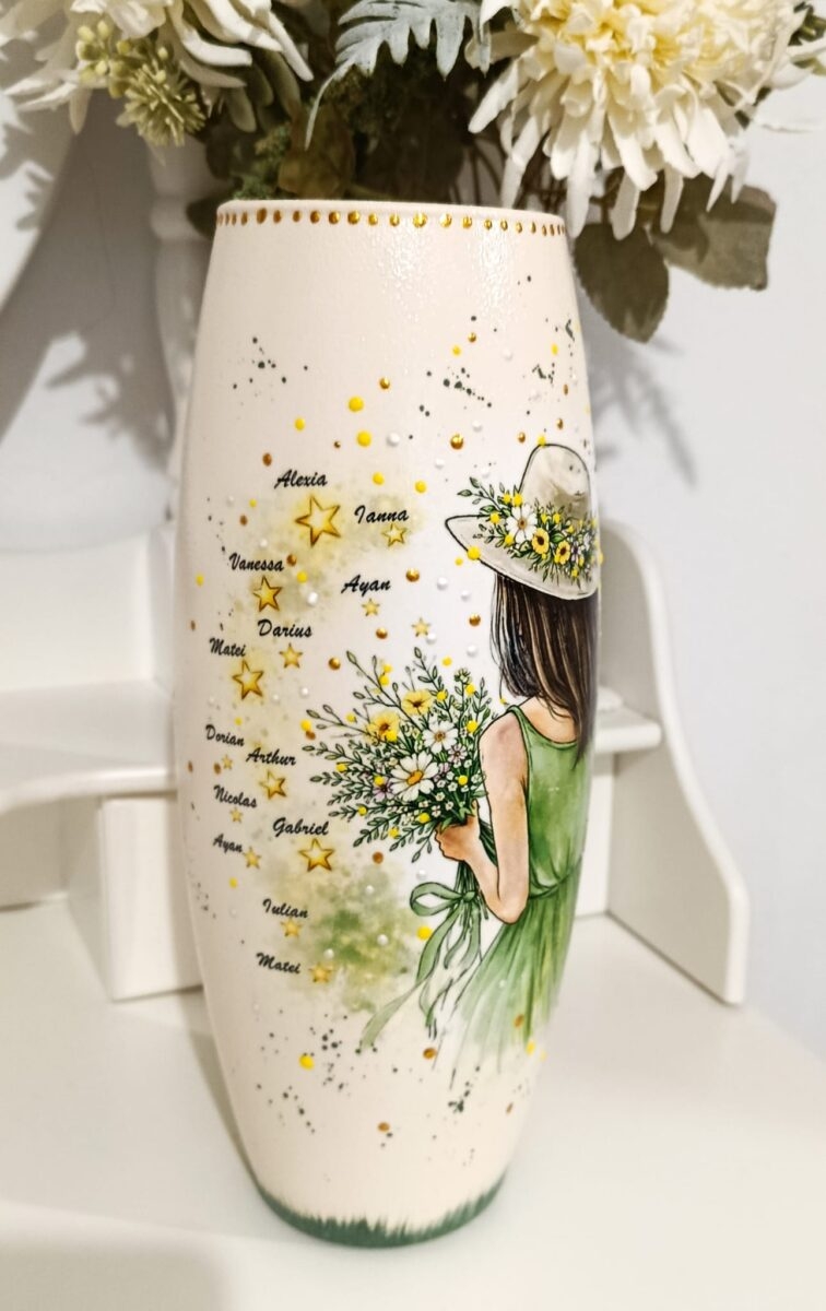 Vază personalizată cu numele copiilor – cadou pentru educatoare sau învățătoare