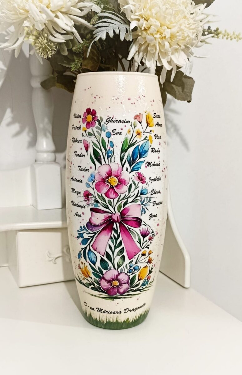 Vază personalizată cu iepuraș floral – cadou pentru educatoare sau învățătoare